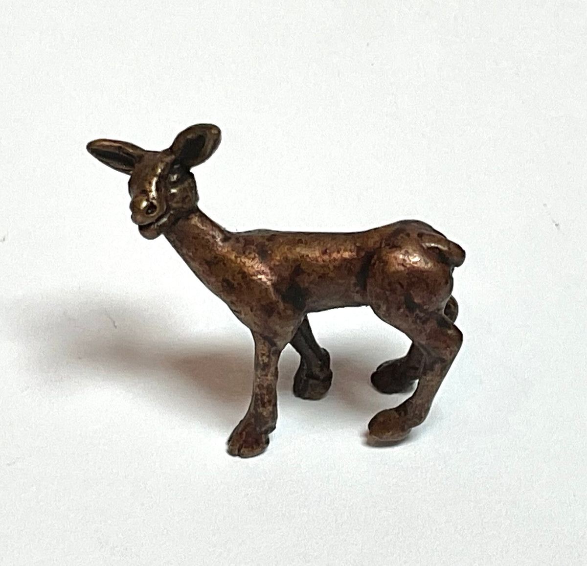 David. Meredith Miniature Mummy deer with fawn bronze sculpture
