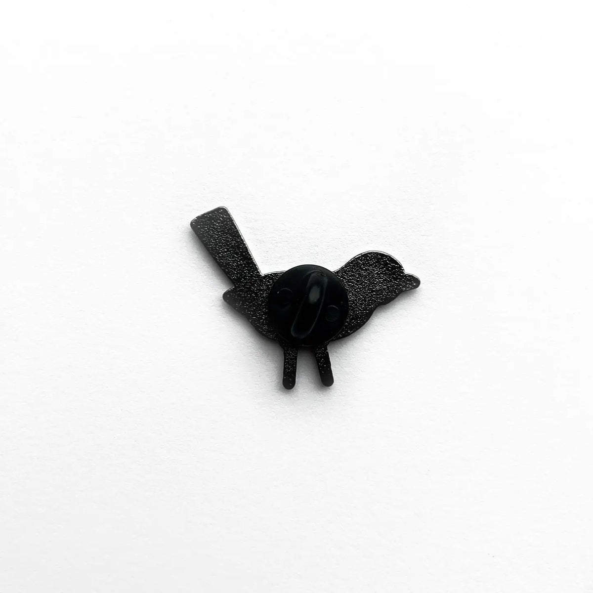 Tom Hardwick animal pin - blackbird