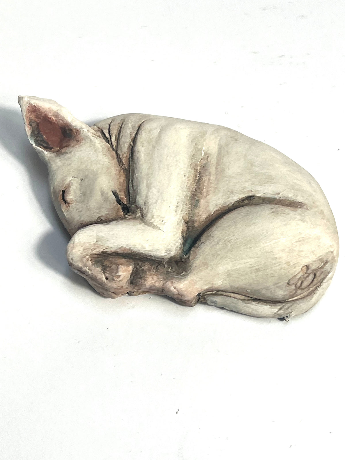 Bully tuck sculpture by olivia brown